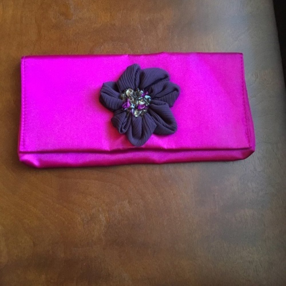 2007 Avon Cloth Clutch New With Bag